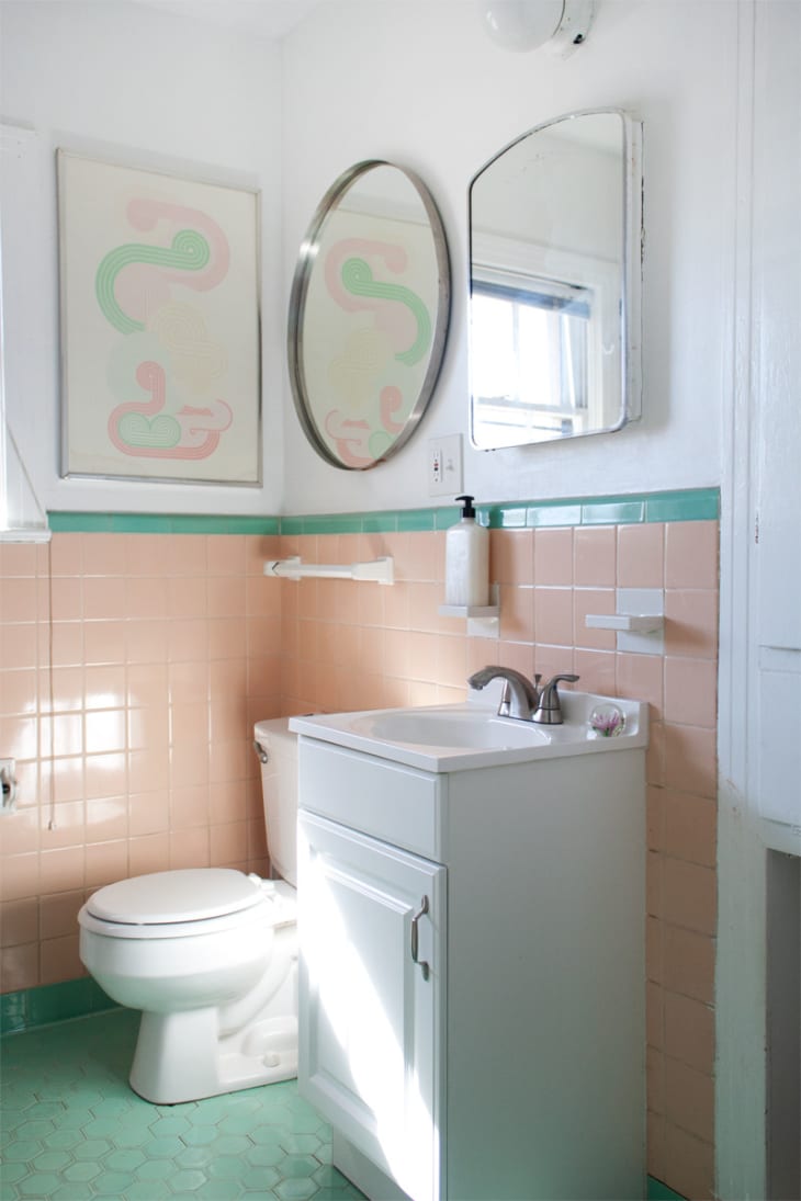 22 Vintage Bathroom Ideas With Retro Decor Apartment Therapy